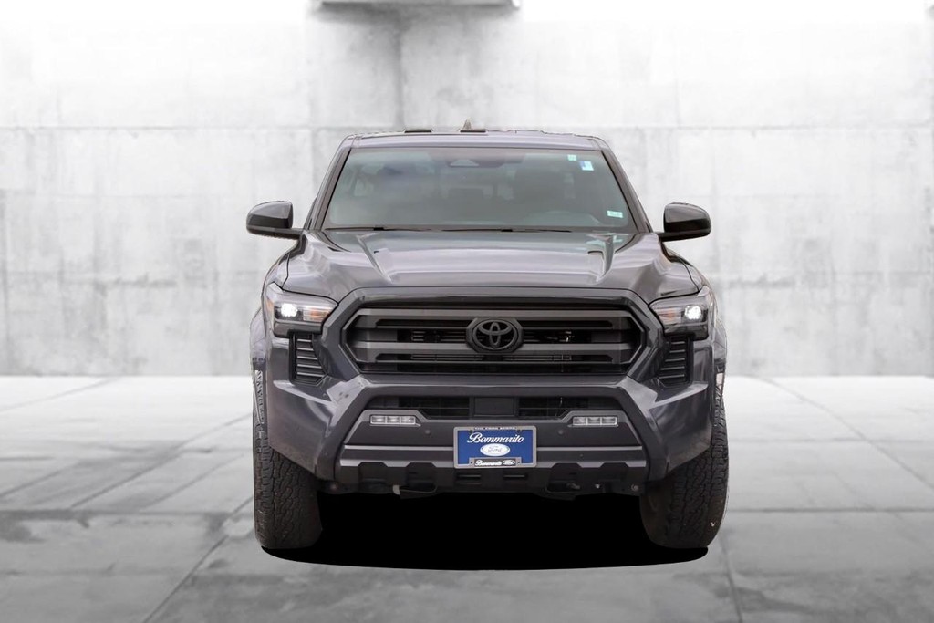 Toyota Tacoma 4WD Vehicle Image 03
