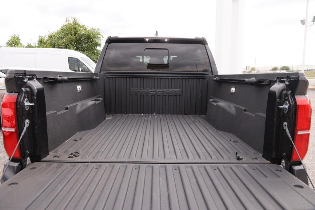 Toyota Tacoma 4WD Vehicle Image 06