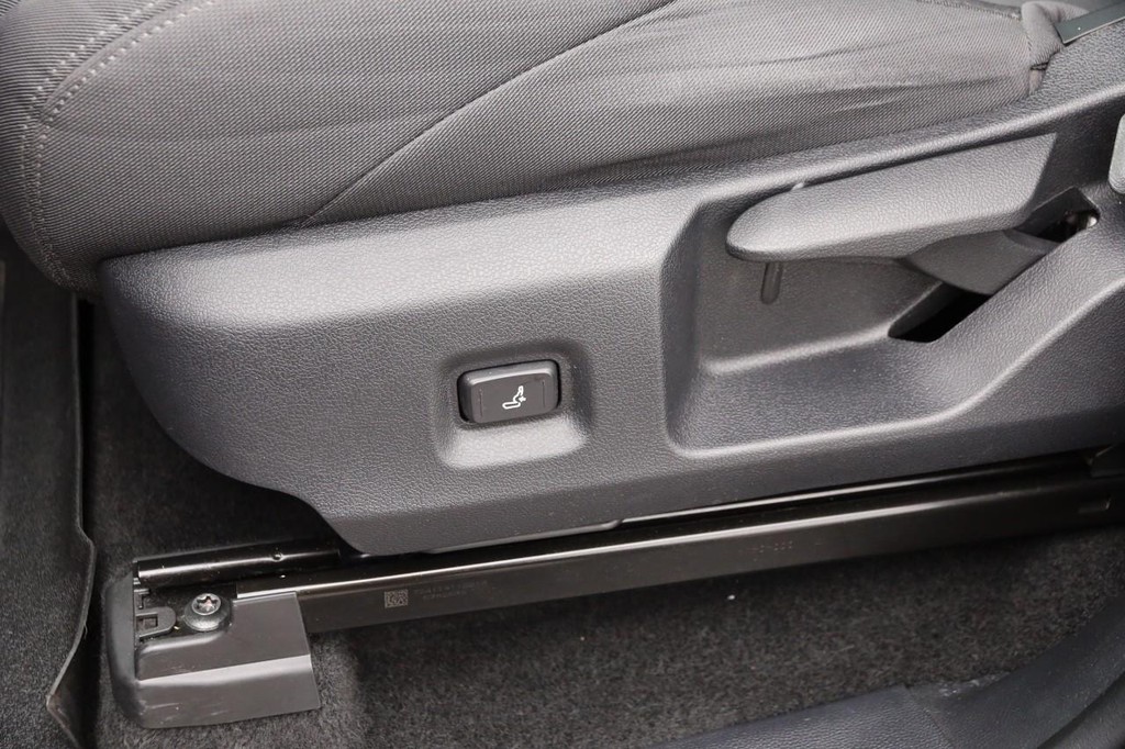 Toyota Tacoma 4WD Vehicle Image 09