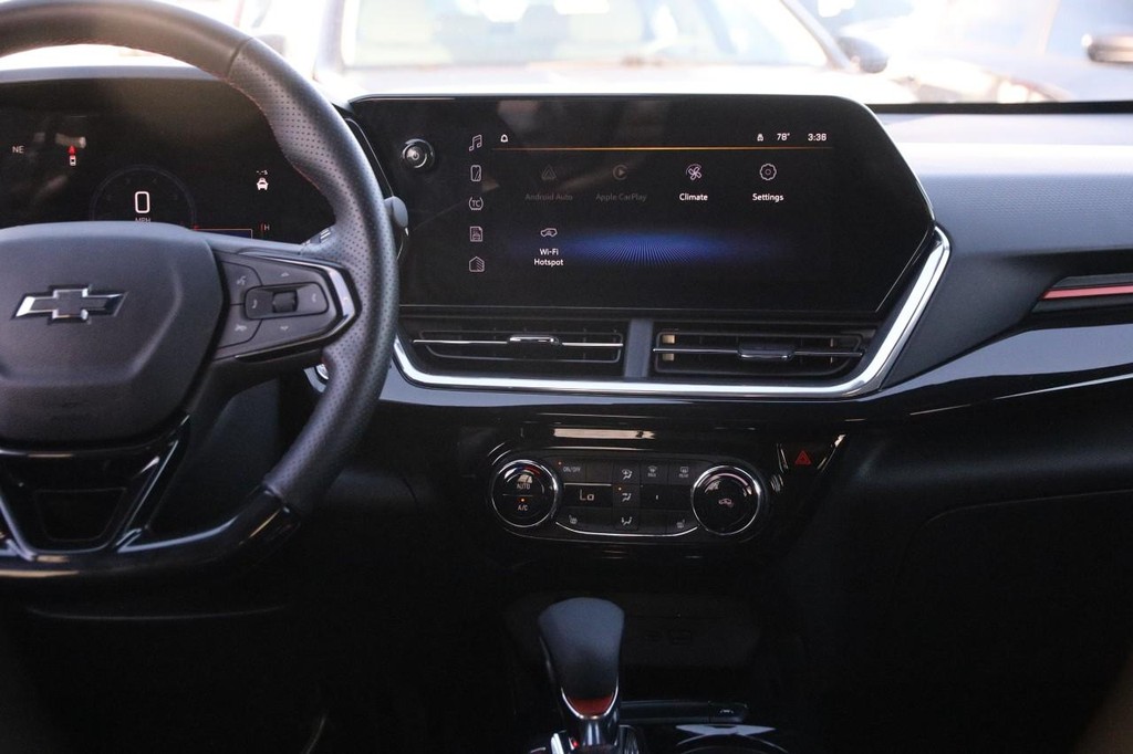 Chevrolet Trax Vehicle Full-screen Gallery Image 26