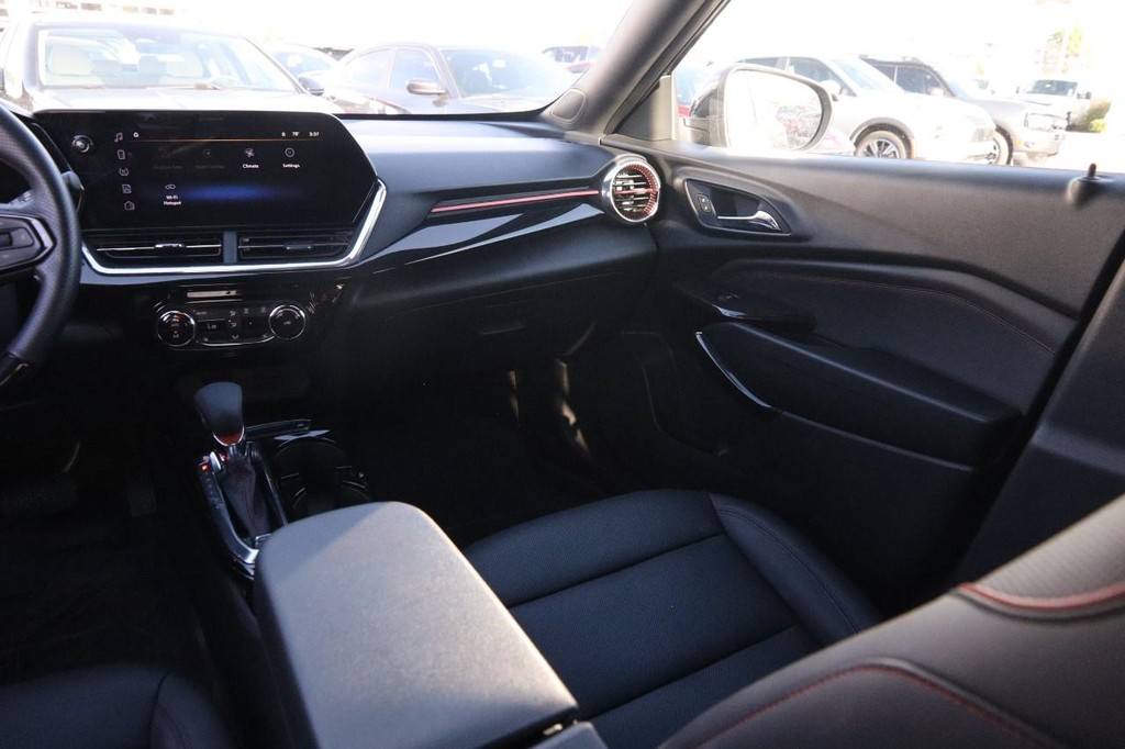 Chevrolet Trax Vehicle Full-screen Gallery Image 27