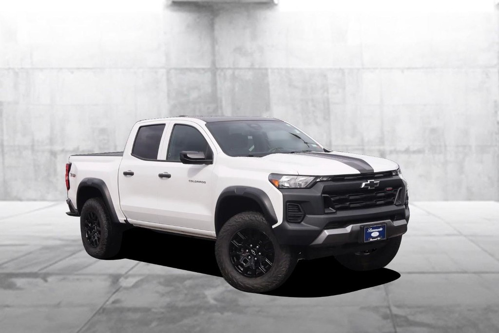 Chevrolet Colorado Vehicle Full-screen Gallery Image 02