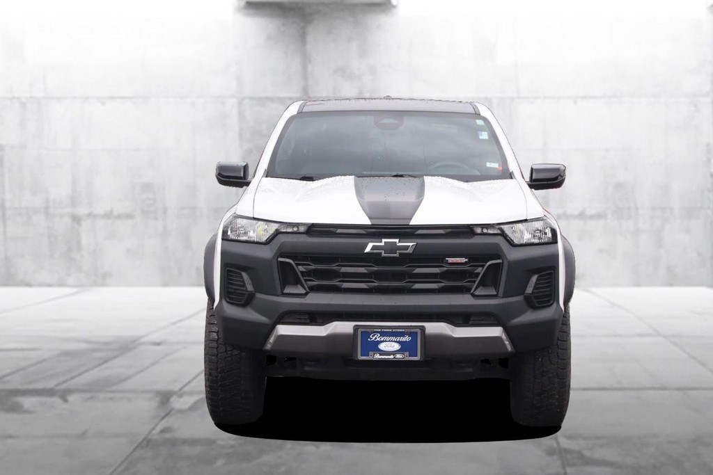 Chevrolet Colorado Vehicle Full-screen Gallery Image 04