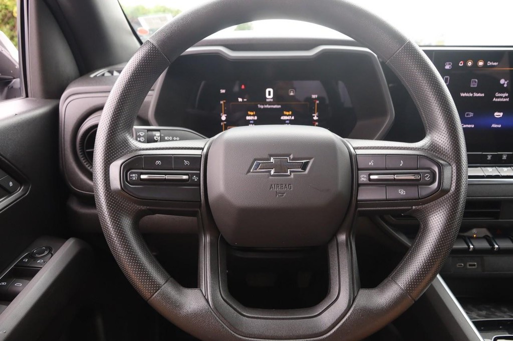 Chevrolet Colorado Vehicle Full-screen Gallery Image 10
