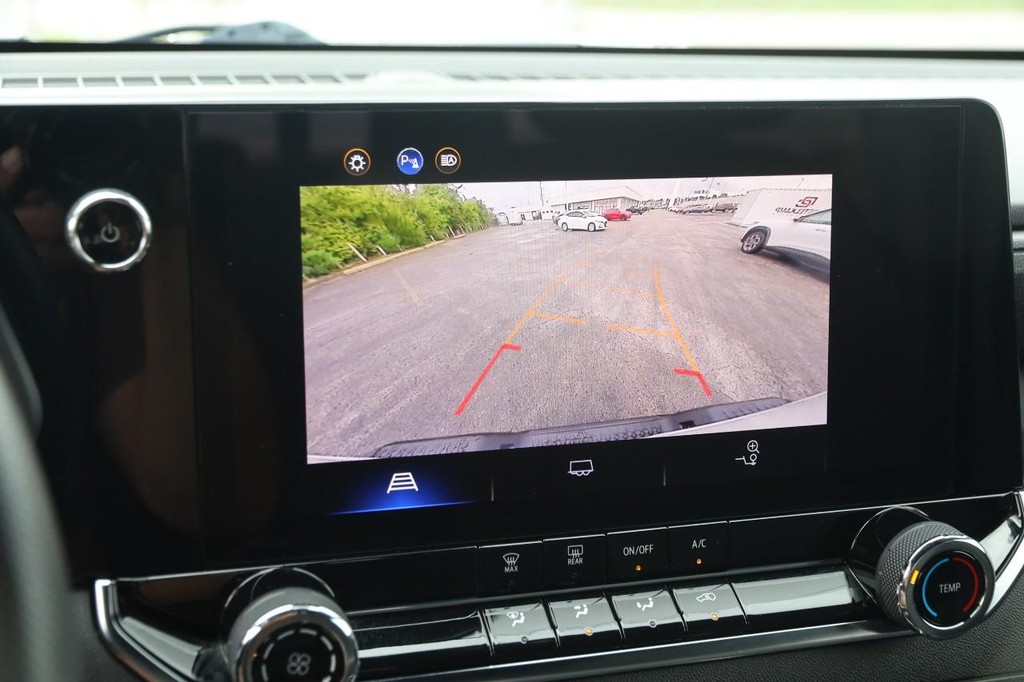 Chevrolet Colorado Vehicle Full-screen Gallery Image 16