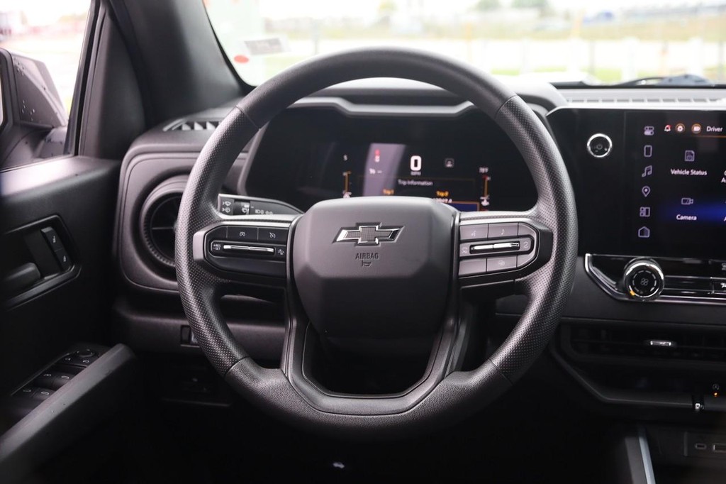 Chevrolet Colorado Vehicle Full-screen Gallery Image 23