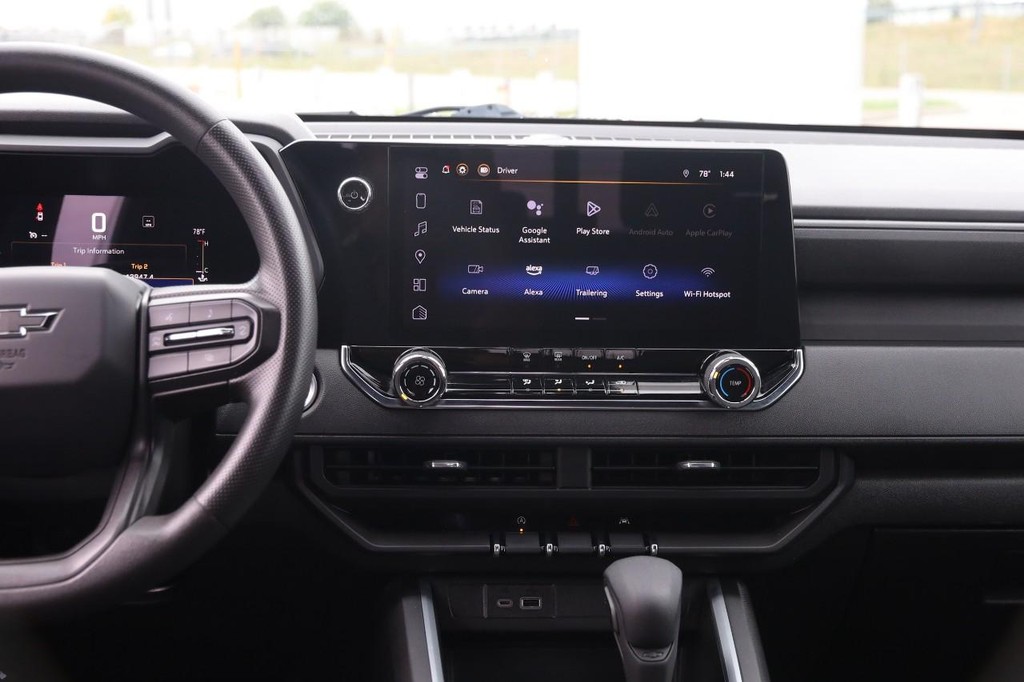 Chevrolet Colorado Vehicle Full-screen Gallery Image 24