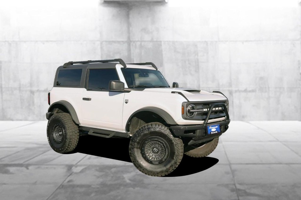 Ford Bronco Vehicle Full-screen Gallery Image 02