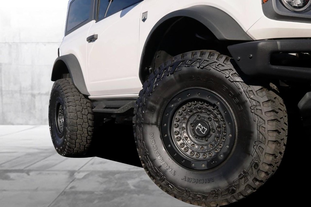 Ford Bronco Vehicle Full-screen Gallery Image 03
