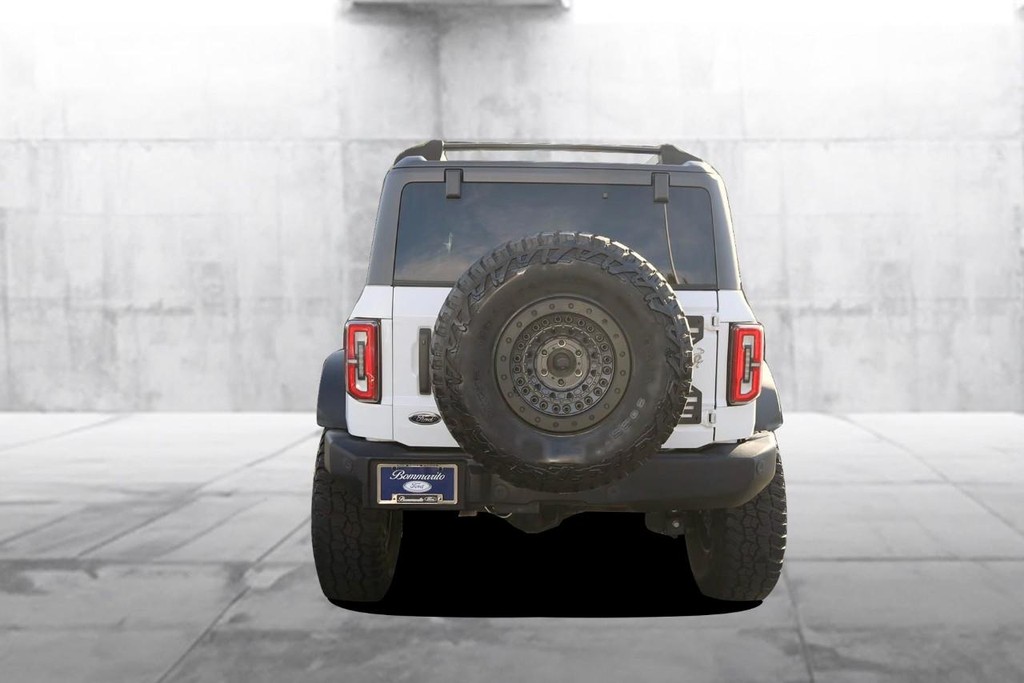 Ford Bronco Vehicle Full-screen Gallery Image 06