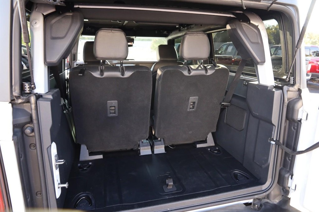 Ford Bronco Vehicle Full-screen Gallery Image 07