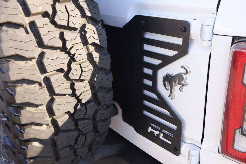 Ford Bronco Vehicle Full-screen Gallery Image 08
