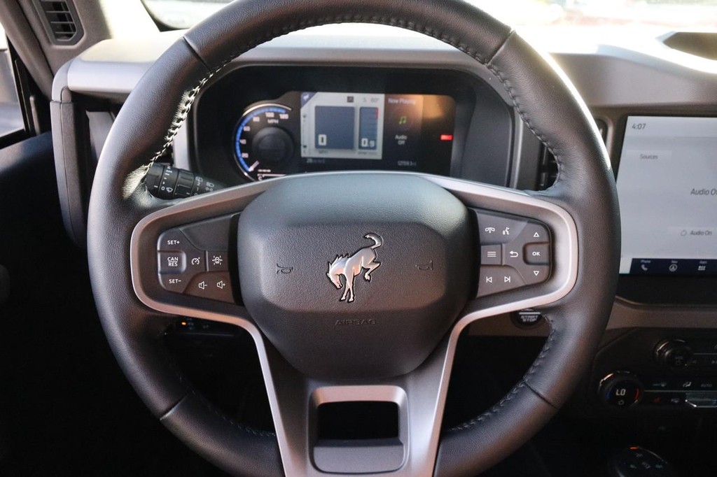 Ford Bronco Vehicle Full-screen Gallery Image 11