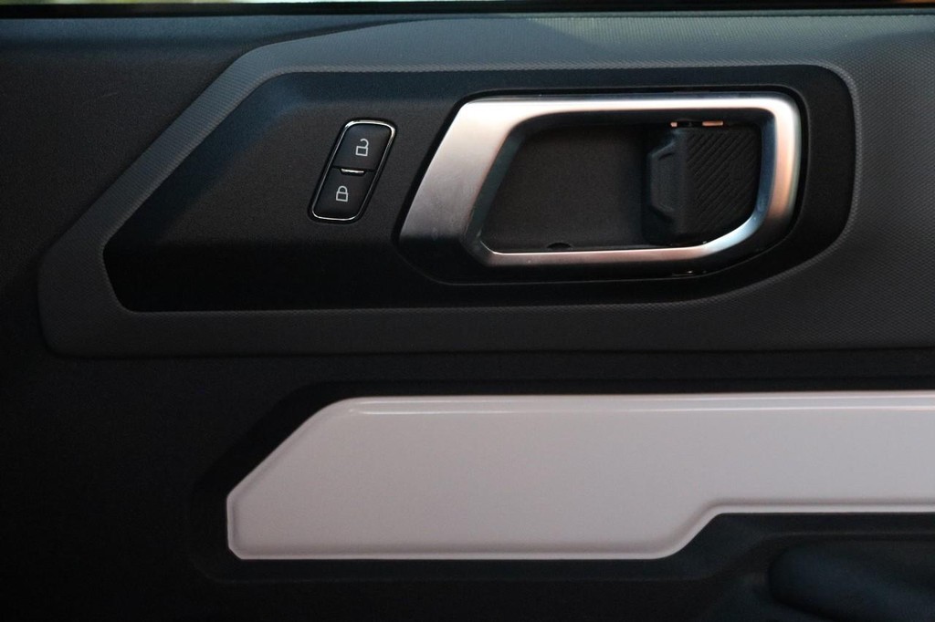 Ford Bronco Vehicle Full-screen Gallery Image 22