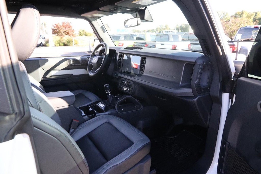 Ford Bronco Vehicle Full-screen Gallery Image 26