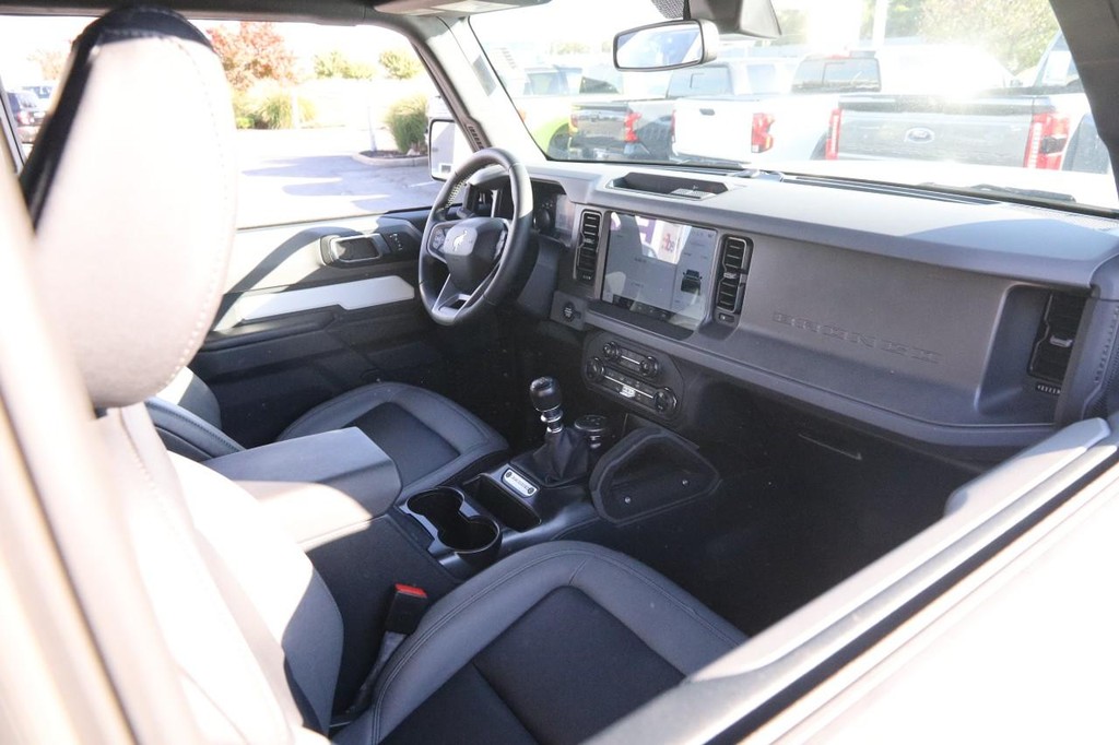 Ford Bronco Vehicle Full-screen Gallery Image 28