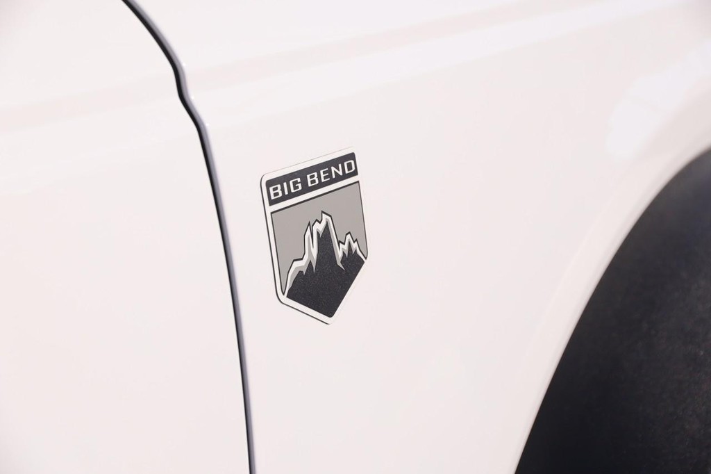 Ford Bronco Vehicle Full-screen Gallery Image 29
