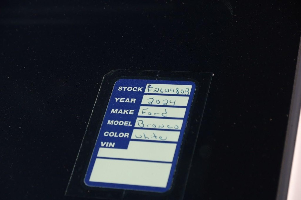 Ford Bronco Vehicle Full-screen Gallery Image 31