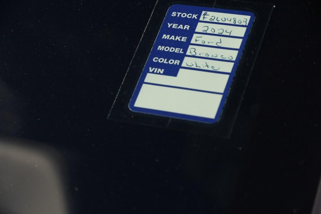 Ford Bronco Vehicle Full-screen Gallery Image 32