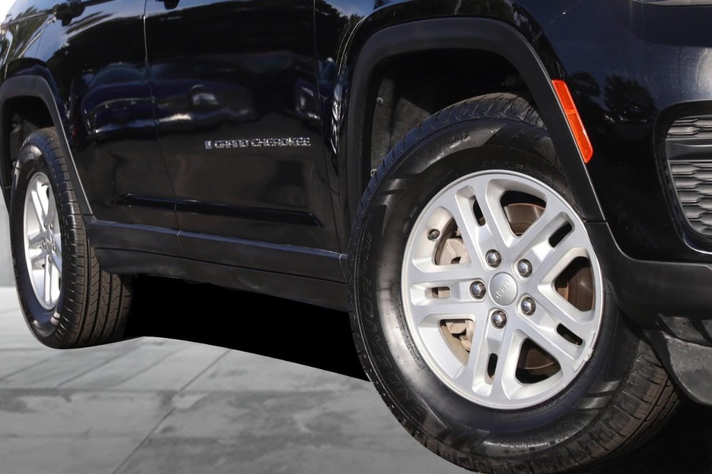 Jeep Grand Cherokee Vehicle Image 03