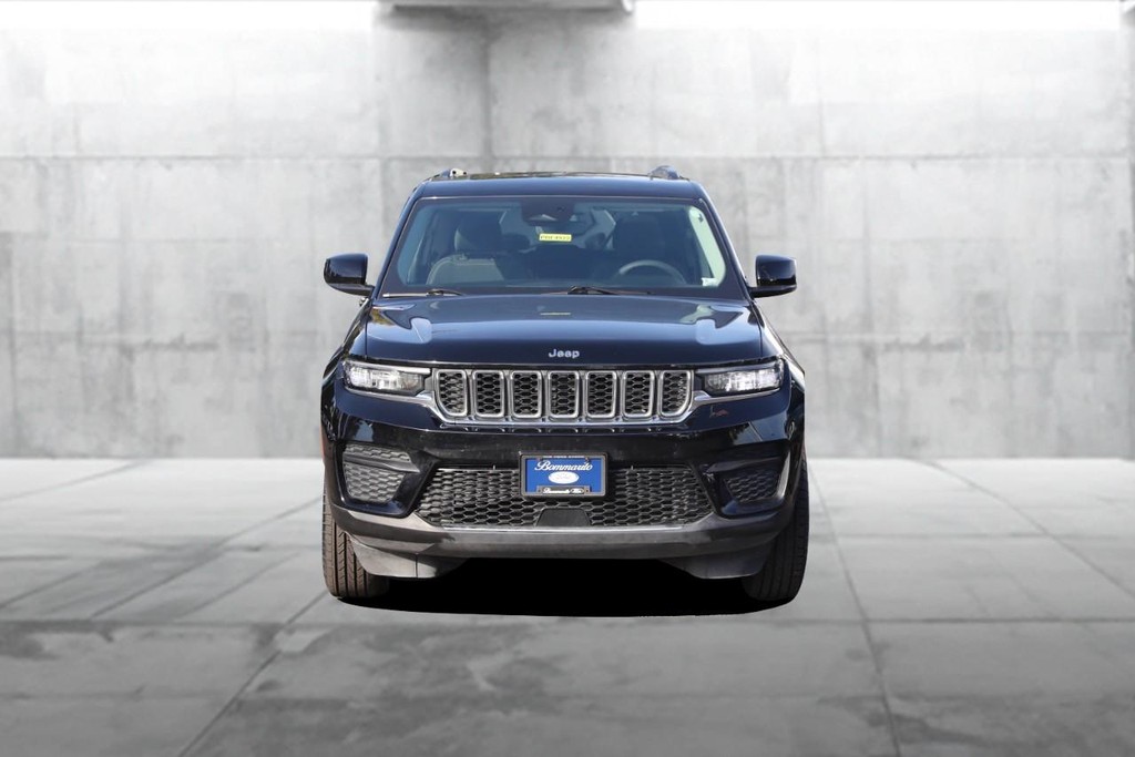 Jeep Grand Cherokee Vehicle Image 04