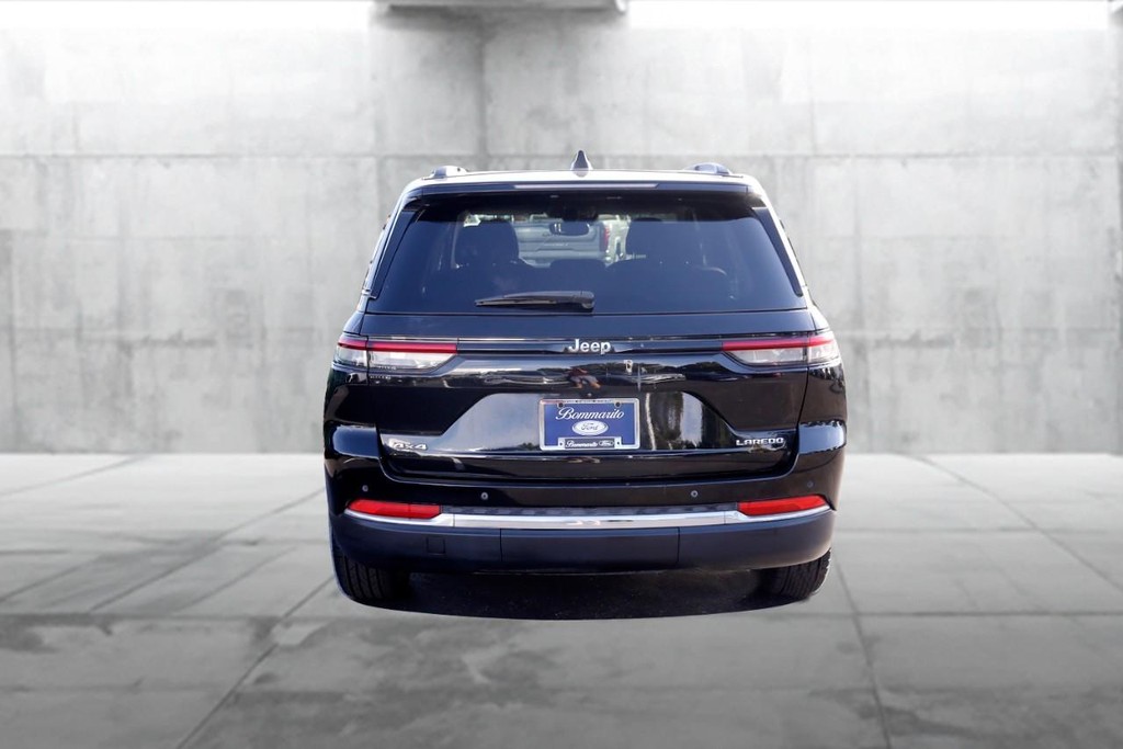 Jeep Grand Cherokee Vehicle Image 06