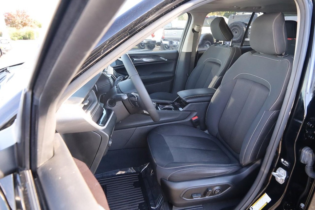 Jeep Grand Cherokee Vehicle Image 09