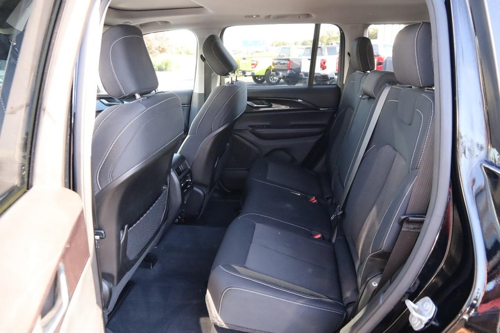 Jeep Grand Cherokee Vehicle Image 10