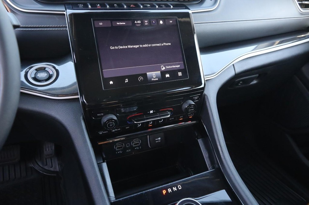 Jeep Grand Cherokee Vehicle Image 16