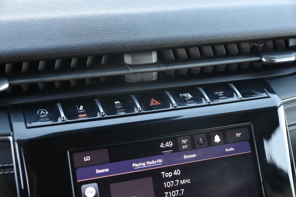 Jeep Grand Cherokee Vehicle Image 18