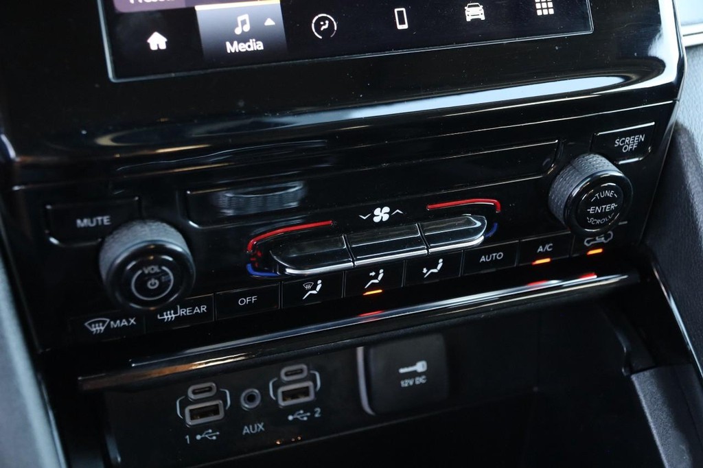 Jeep Grand Cherokee Vehicle Image 19