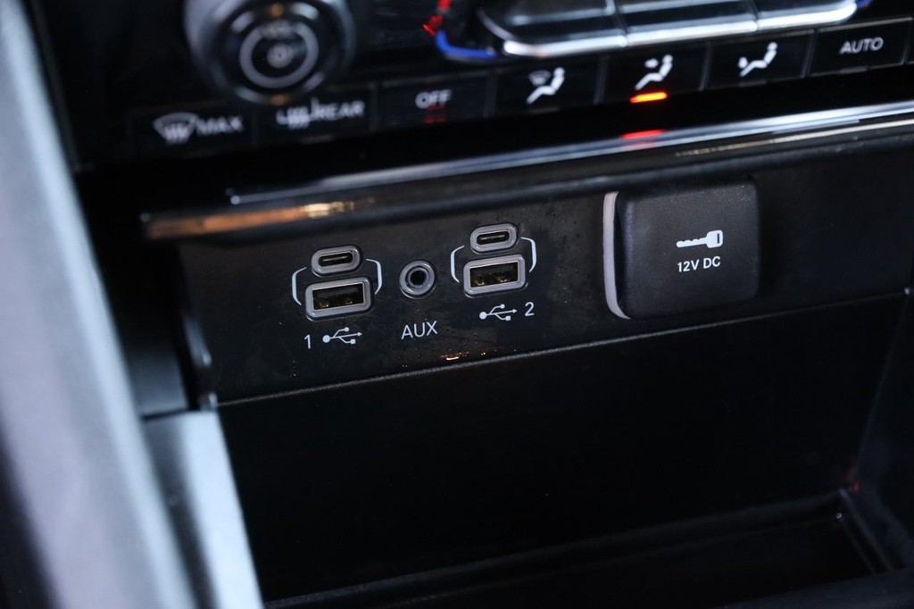 Jeep Grand Cherokee Vehicle Image 21