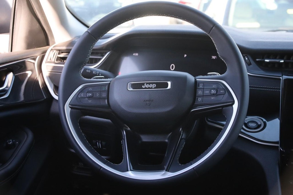 Jeep Grand Cherokee Vehicle Image 25