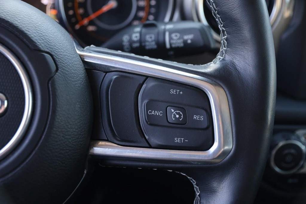 Jeep Wrangler Vehicle Image 12