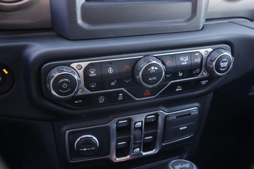 Jeep Wrangler Vehicle Image 18