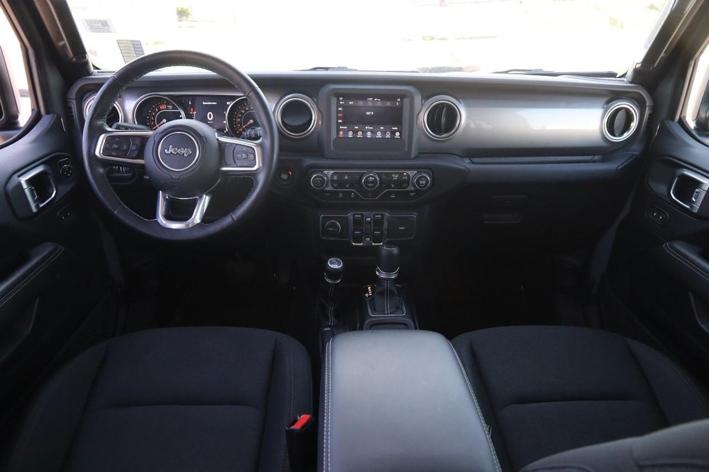 Jeep Wrangler Vehicle Image 21