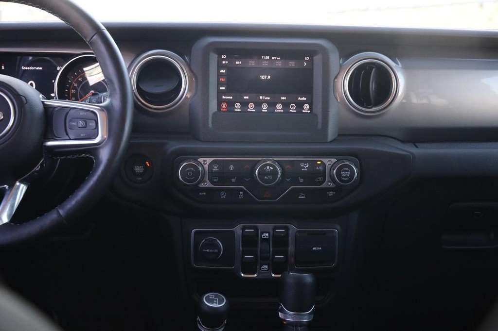 Jeep Wrangler Vehicle Image 24