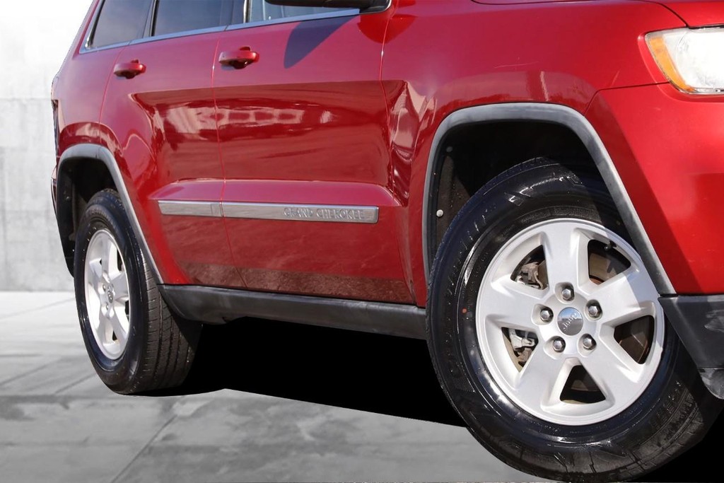 Jeep Grand Cherokee Vehicle Image 03