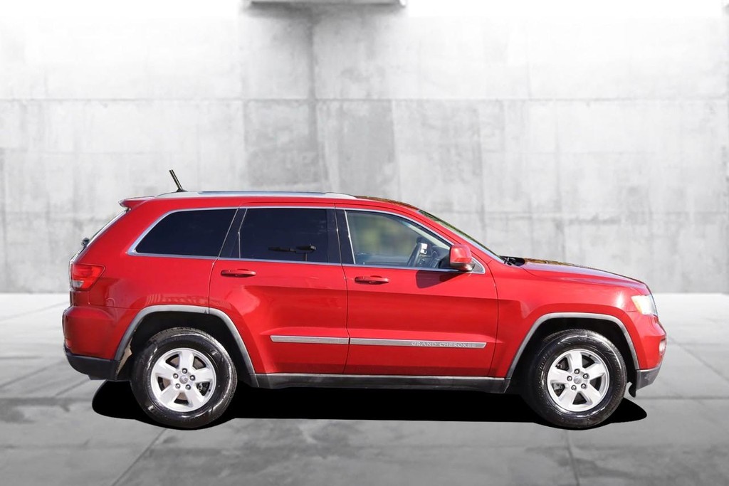 Jeep Grand Cherokee Vehicle Image 05