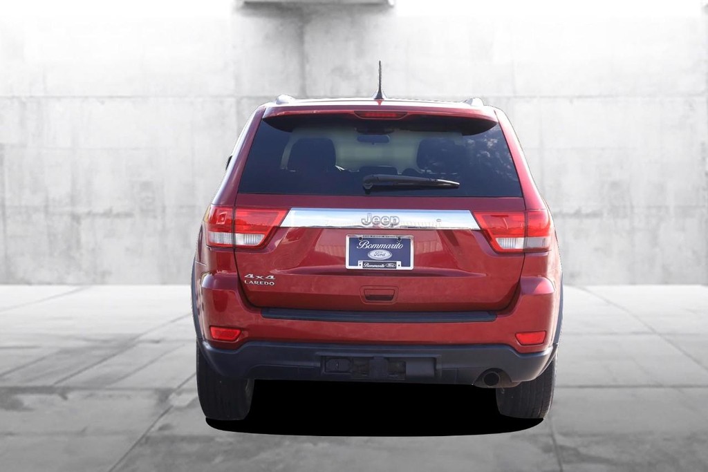 Jeep Grand Cherokee Vehicle Image 06