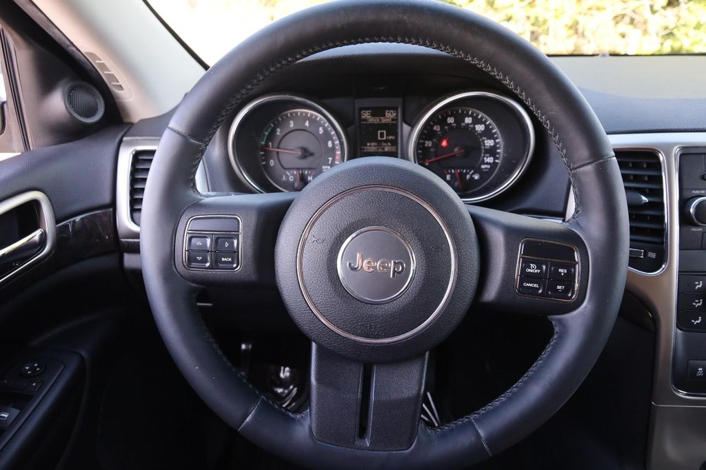 Jeep Grand Cherokee Vehicle Image 10
