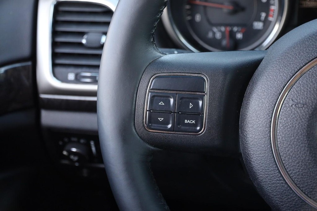 Jeep Grand Cherokee Vehicle Image 11