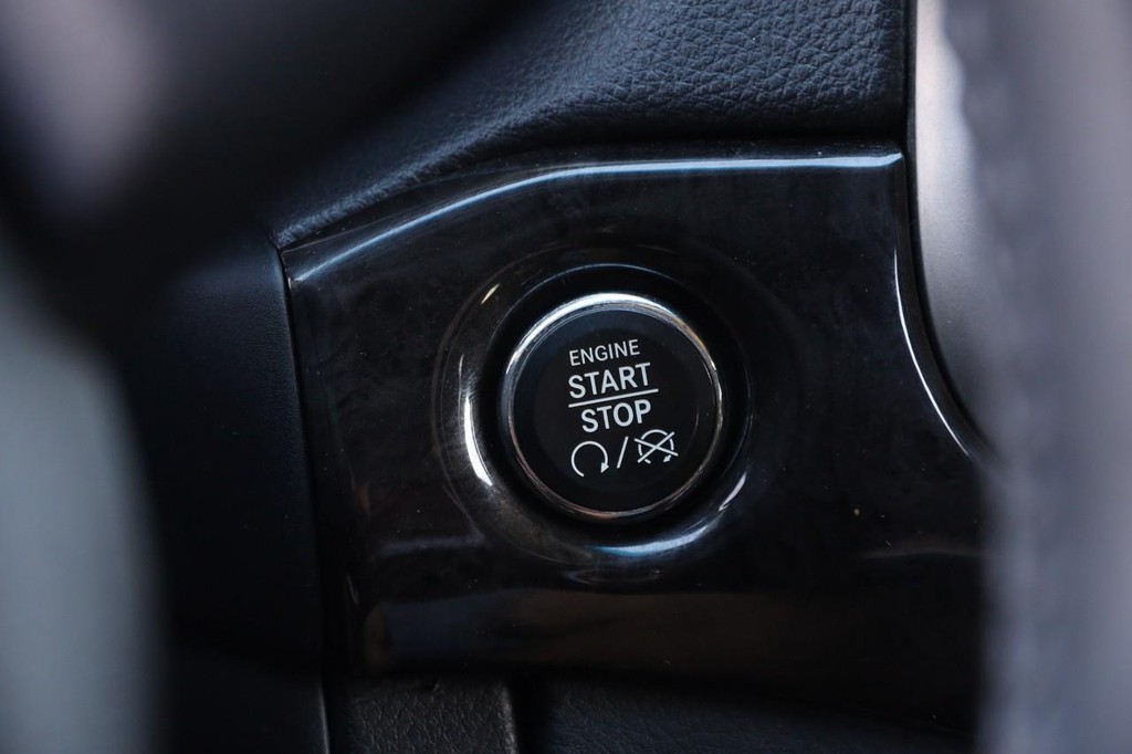 Jeep Grand Cherokee Vehicle Image 14