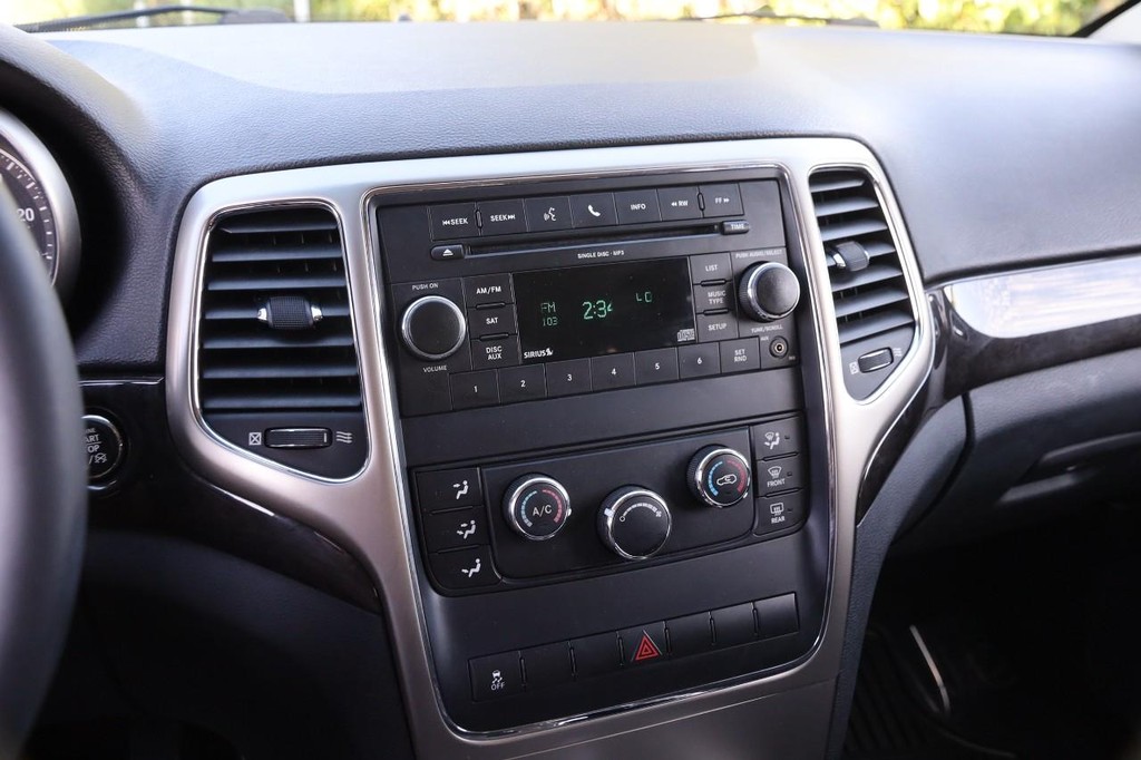 Jeep Grand Cherokee Vehicle Image 15