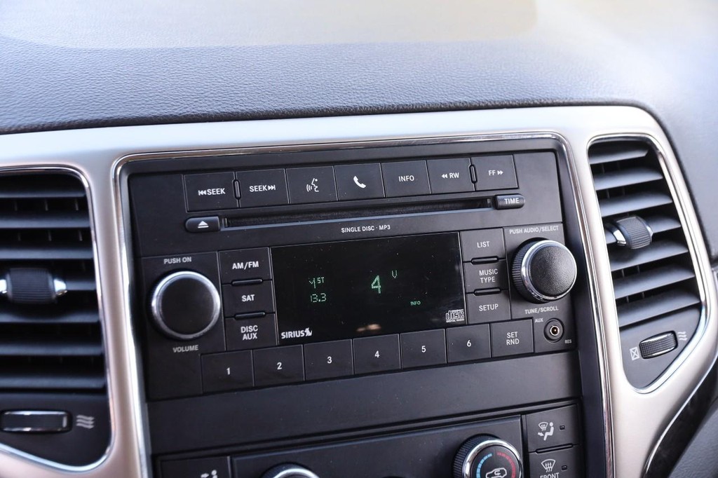 Jeep Grand Cherokee Vehicle Image 16