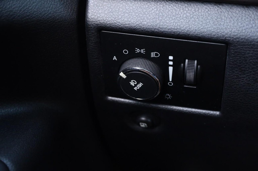 Jeep Grand Cherokee Vehicle Image 19