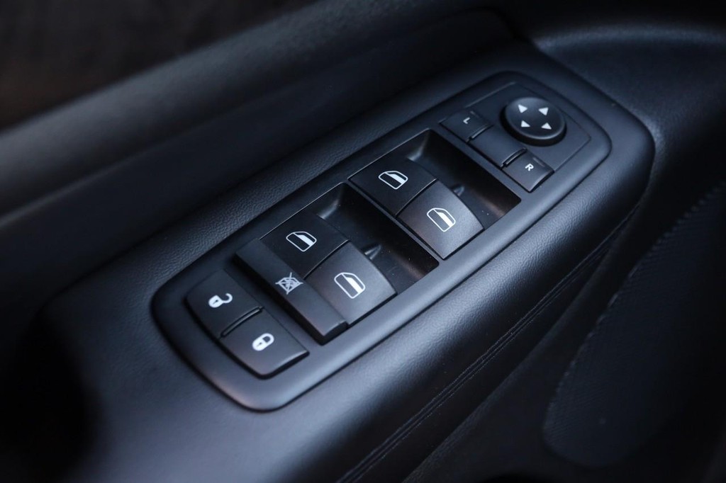 Jeep Grand Cherokee Vehicle Image 20