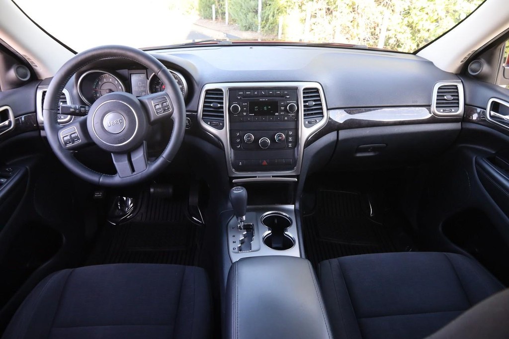 Jeep Grand Cherokee Vehicle Image 21