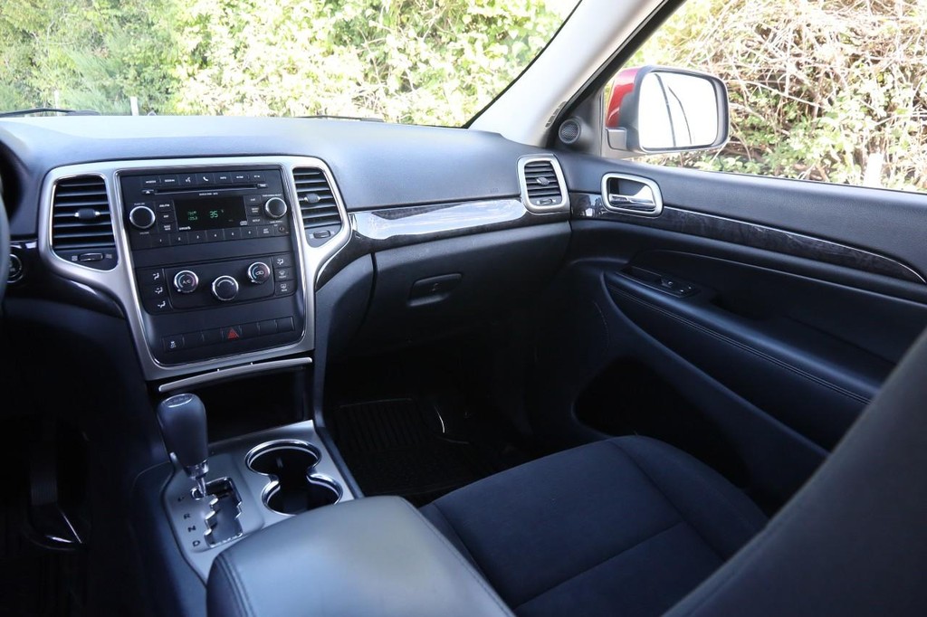 Jeep Grand Cherokee Vehicle Image 25