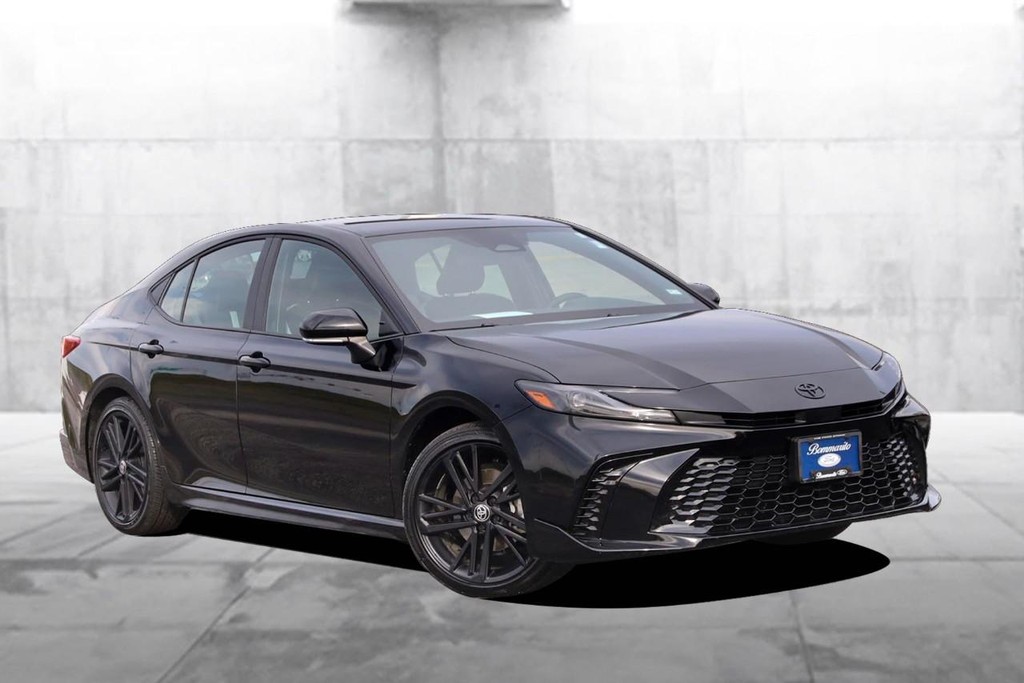 Toyota Camry Vehicle Image 02